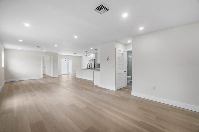 325 SW 8TH Avenue, Delray Beach, FL 33444
