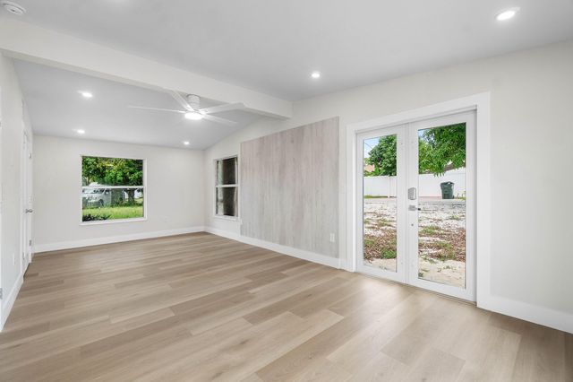 325 SW 8TH Avenue, Delray Beach, FL 33444