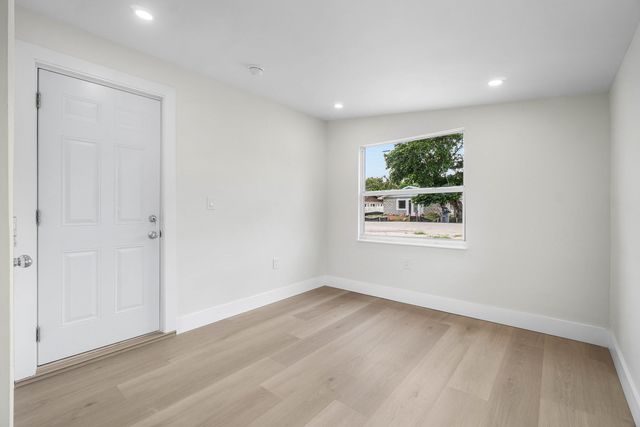 325 SW 8TH Avenue, Delray Beach, FL 33444
