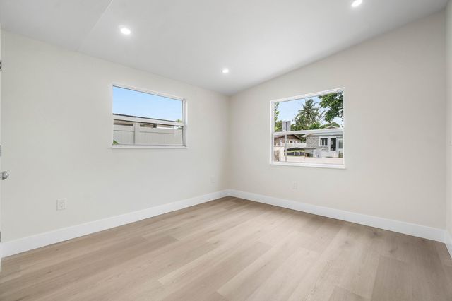 325 SW 8TH Avenue, Delray Beach, FL 33444