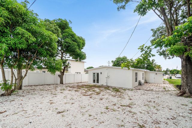 325 SW 8TH Avenue, Delray Beach, FL 33444