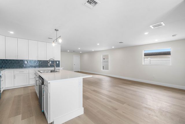 325 SW 8TH Avenue, Delray Beach, FL 33444