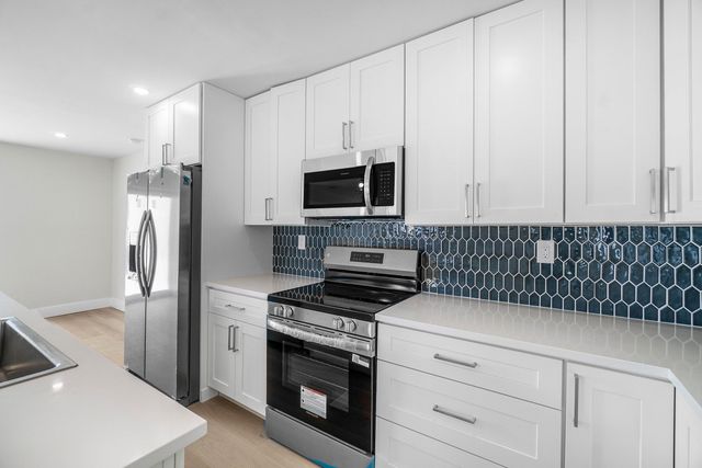 325 SW 8TH Avenue, Delray Beach, FL 33444
