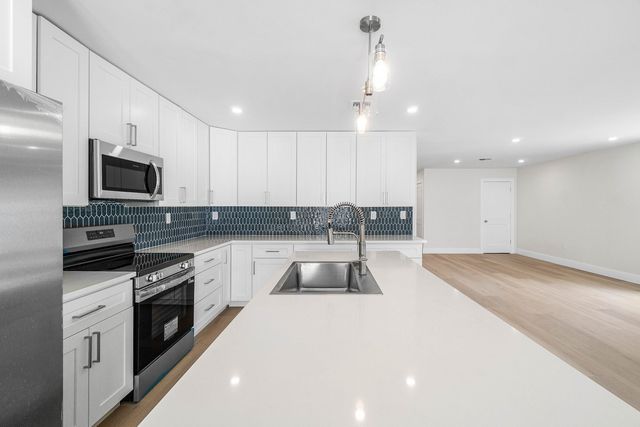 325 SW 8TH Avenue, Delray Beach, FL 33444