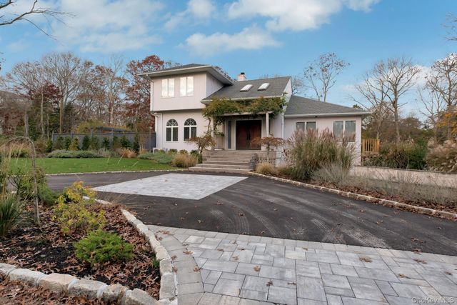 35 Bay Avenue W, Hampton Bays, NY 11946