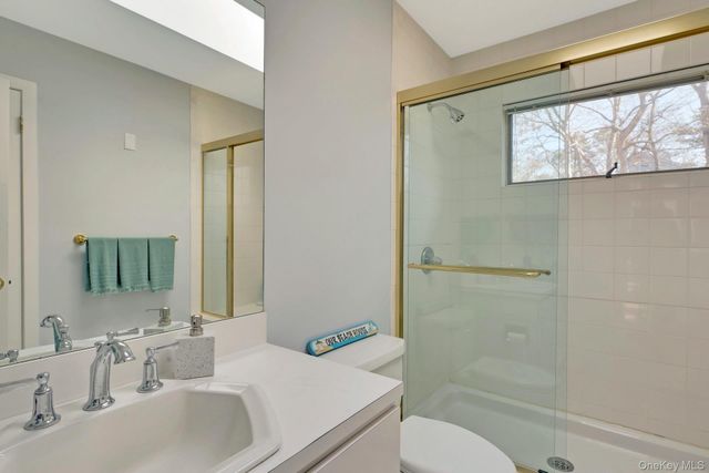 35 Bay Avenue W, Hampton Bays, NY 11946