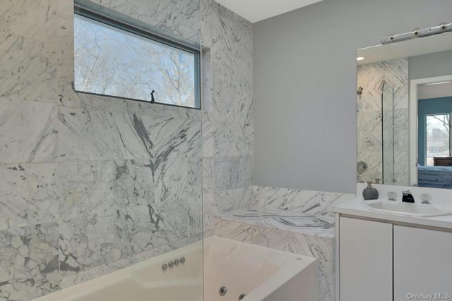 35 Bay Avenue W, Hampton Bays, NY 11946