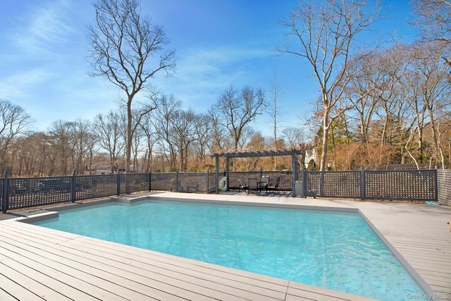 35 Bay Avenue W, Hampton Bays, NY 11946