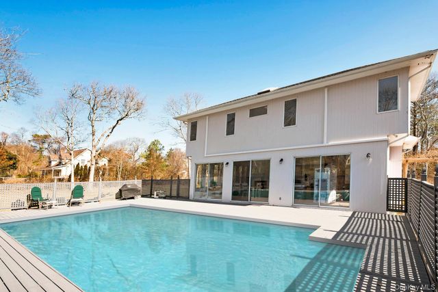 35 Bay Avenue W, Hampton Bays, NY 11946