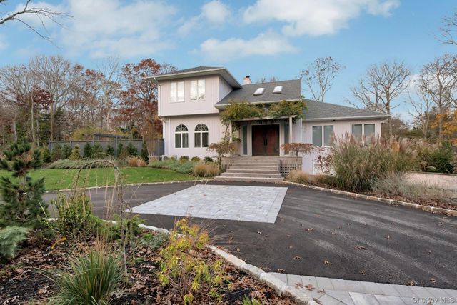 35 Bay Avenue W, Hampton Bays, NY 11946