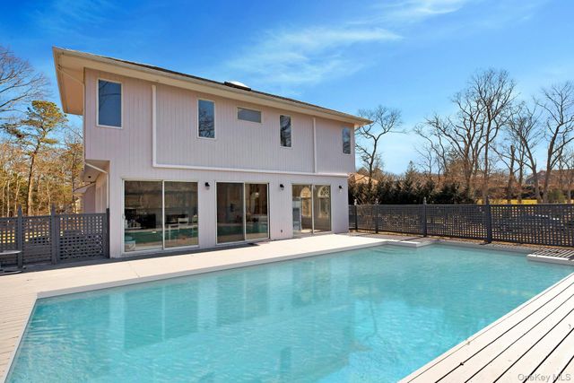 35 Bay Avenue W, Hampton Bays, NY 11946
