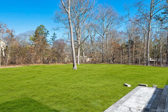35 Bay Avenue W, Hampton Bays, NY 11946