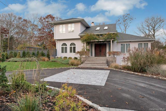 35 Bay Avenue W, Hampton Bays, NY 11946