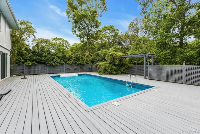 35 Bay Avenue W, Hampton Bays, NY 11946
