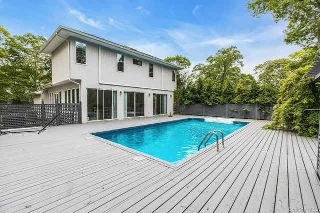 35 Bay Avenue W, Hampton Bays, NY 11946