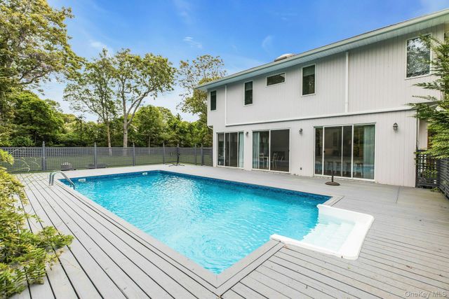 35 Bay Avenue W, Hampton Bays, NY 11946