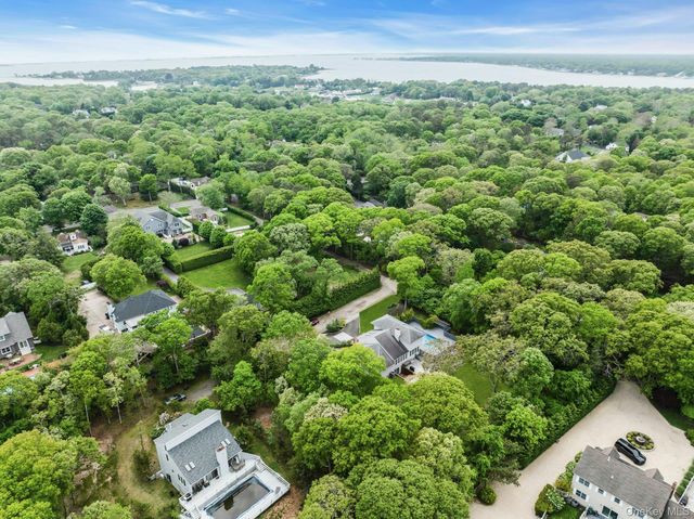 35 Bay Avenue W, Hampton Bays, NY 11946