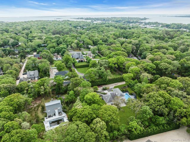 35 Bay Avenue W, Hampton Bays, NY 11946