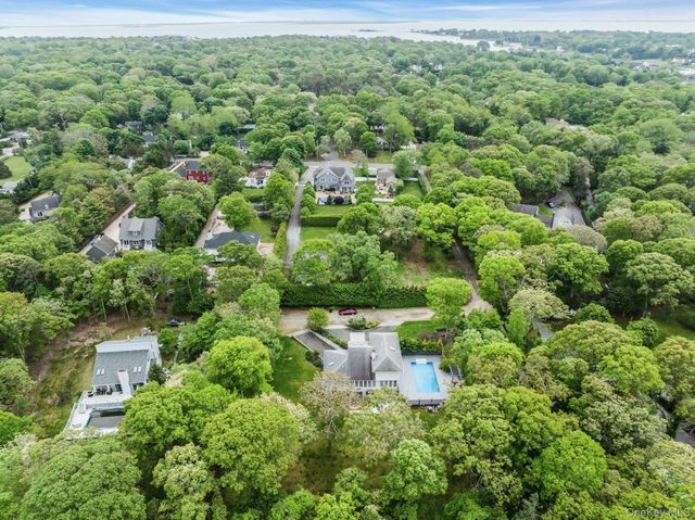 35 Bay Avenue W, Hampton Bays, NY 11946
