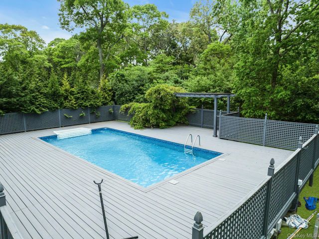 35 Bay Avenue W, Hampton Bays, NY 11946