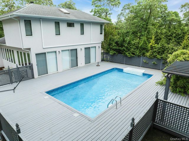 35 Bay Avenue W, Hampton Bays, NY 11946