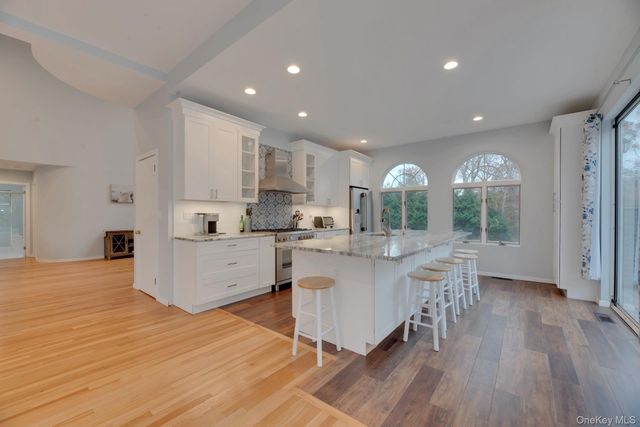 35 Bay Avenue W, Hampton Bays, NY 11946
