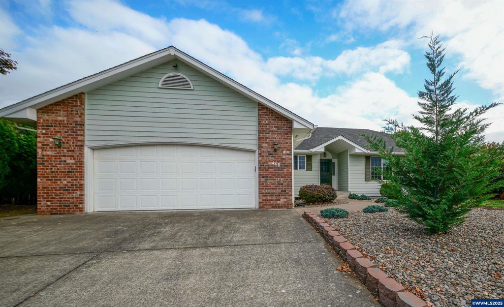 468 SE Davis St, Dallas, OR 97338