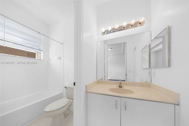 951 NE 42nd Ter, Homestead, FL 33033