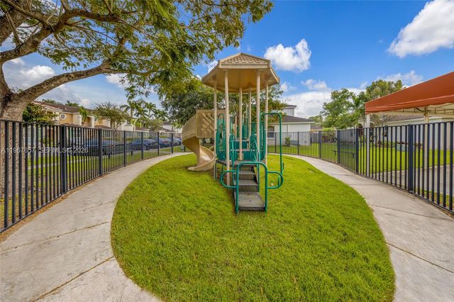 951 NE 42nd Ter, Homestead, FL 33033