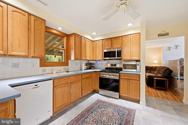 15 ALDEN RD, Blackwood, NJ 08012