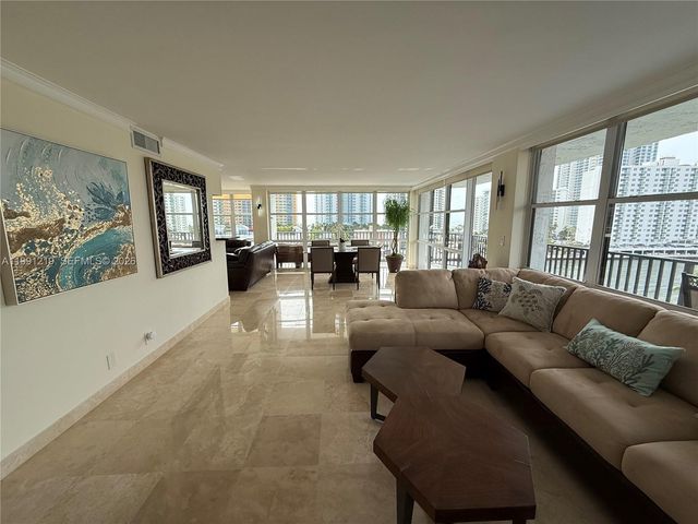 1000 Parkview Dr 720, Hallandale Beach, FL 33009