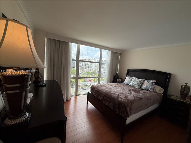 1000 Parkview Dr 720, Hallandale Beach, FL 33009