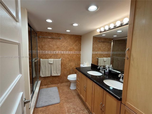 1000 Parkview Dr 720, Hallandale Beach, FL 33009