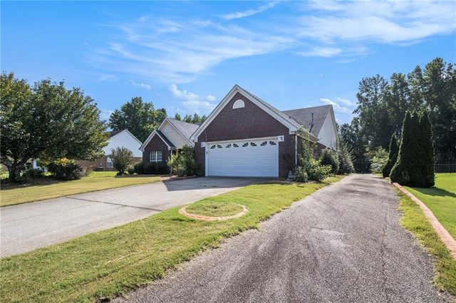 6103 Portsmouth Drive, Flowery Branch, GA 30542