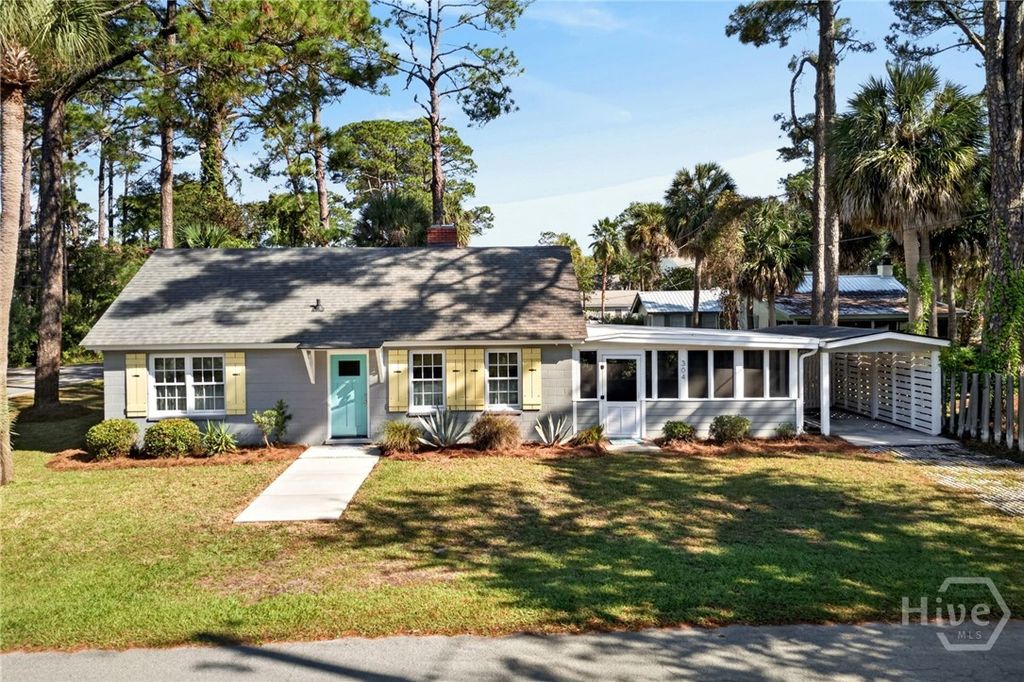 Image 1 of property listing at 304 9th Street, Tybee Island, GA 31328
