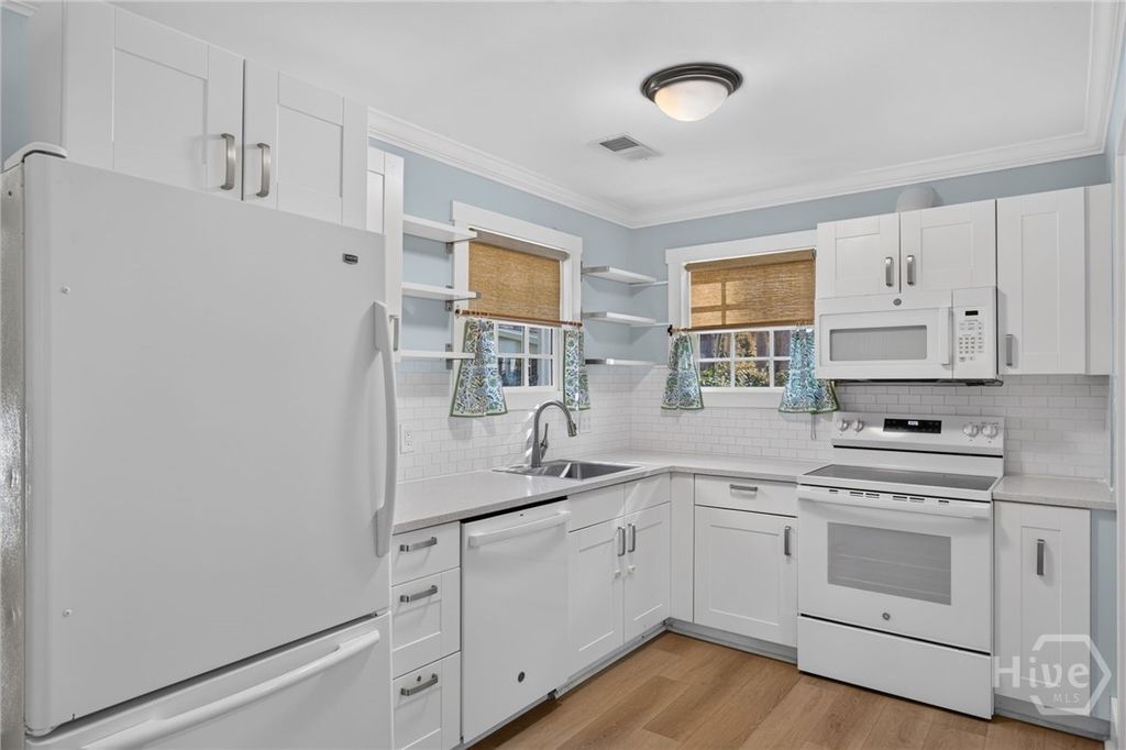 Image 11 of property listing at 304 9th Street, Tybee Island, GA 31328