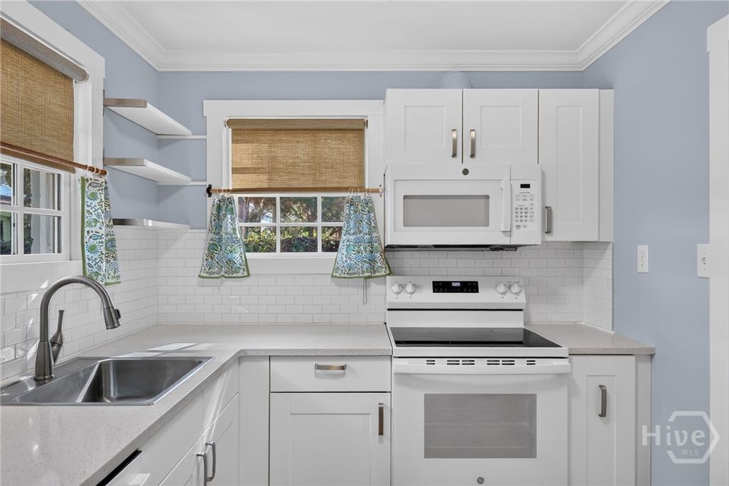 Image 12 of property listing at 304 9th Street, Tybee Island, GA 31328