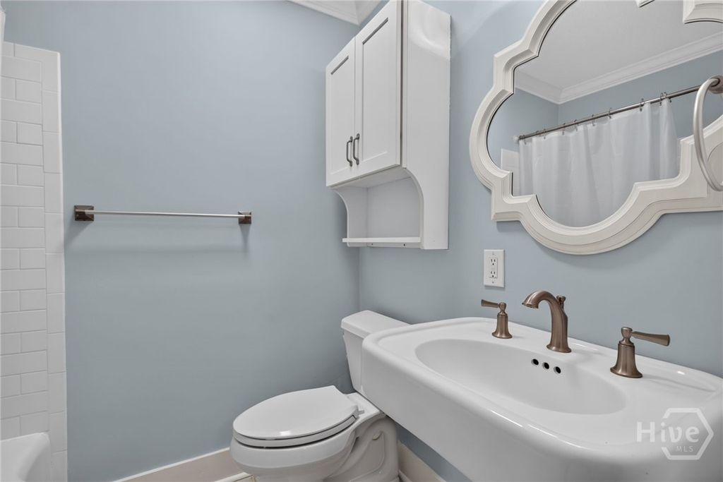 Image 16 of property listing at 304 9th Street, Tybee Island, GA 31328