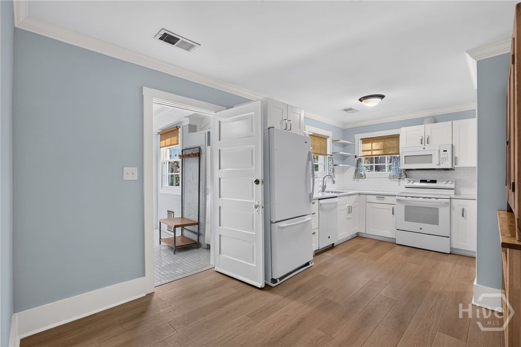Image 25 of property listing at 304 9th Street, Tybee Island, GA 31328
