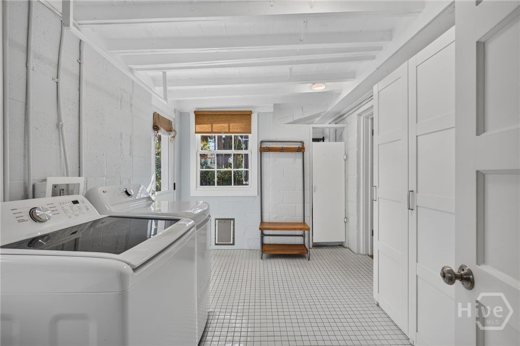Image 27 of property listing at 304 9th Street, Tybee Island, GA 31328
