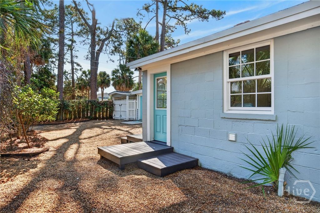 Image 40 of property listing at 304 9th Street, Tybee Island, GA 31328