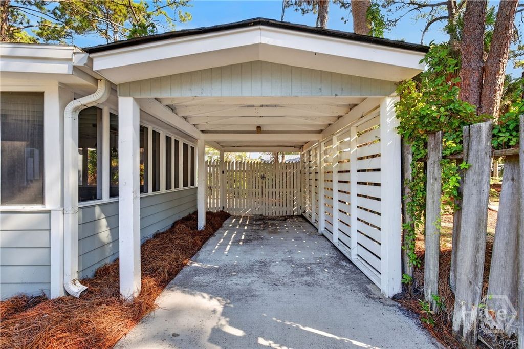 Image 41 of property listing at 304 9th Street, Tybee Island, GA 31328
