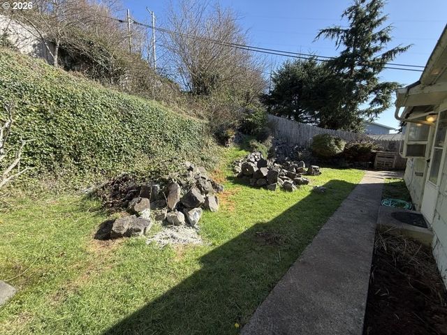 398 ATLANTIC St, Astoria, OR 97103