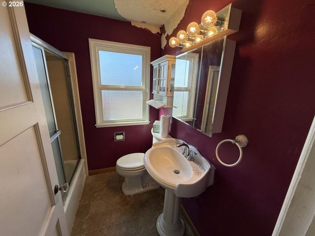 398 ATLANTIC St, Astoria, OR 97103