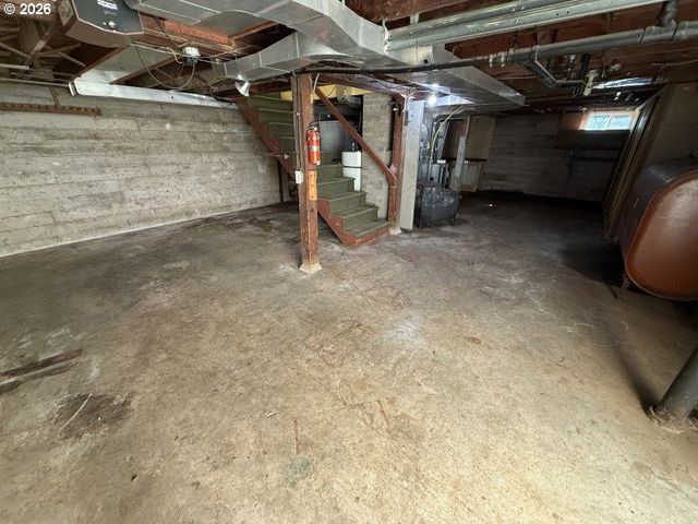 398 ATLANTIC St, Astoria, OR 97103