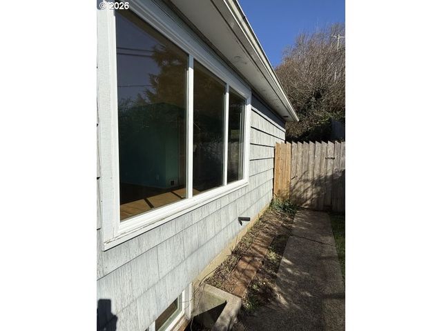 398 ATLANTIC St, Astoria, OR 97103