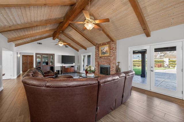 3013 Hillcrest Court, Madera, CA 93637
