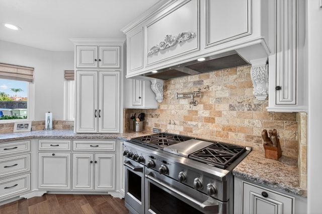 3013 Hillcrest Court, Madera, CA 93637