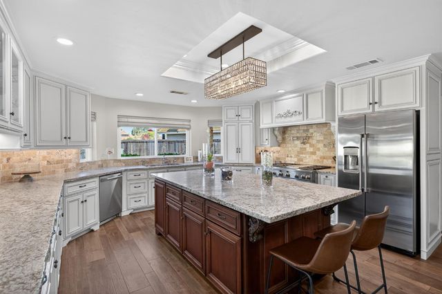 3013 Hillcrest Court, Madera, CA 93637