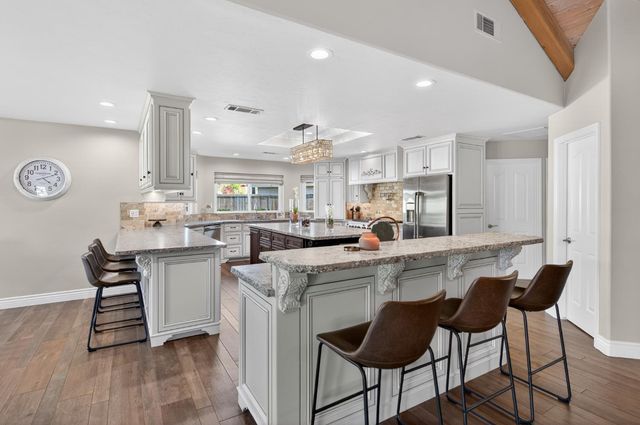 3013 Hillcrest Court, Madera, CA 93637